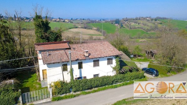 casa indipendente in vendita a Tortona in zona Vho