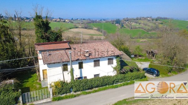 casa indipendente in vendita a Tortona