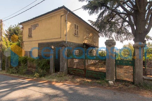 casa indipendente in vendita a Tortona
