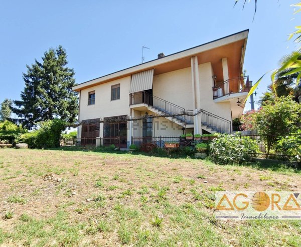 casa indipendente in vendita a Tortona