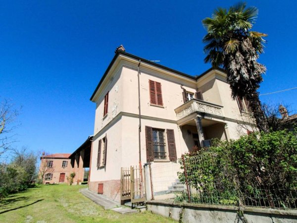 casa indipendente in vendita a Tortona