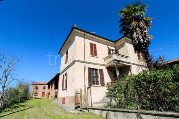 casa indipendente in vendita a Tortona