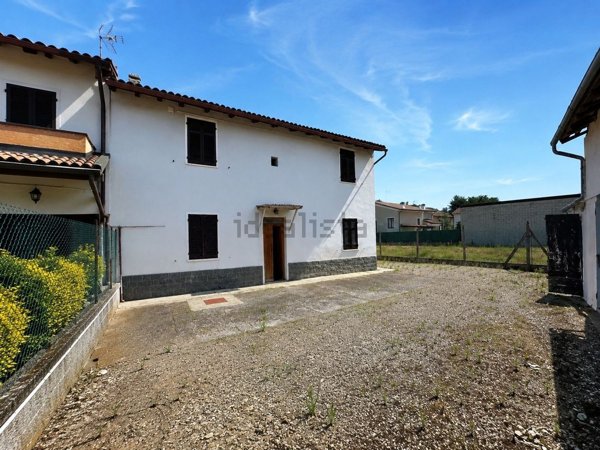 casa semindipendente in vendita a Tortona in zona Torre Garofoli