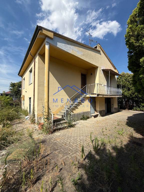 casa indipendente in vendita a Tortona