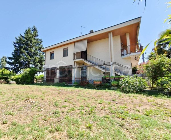 casa indipendente in vendita a Tortona