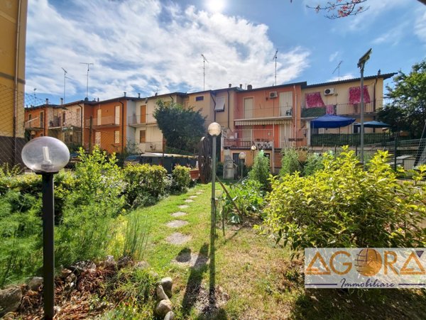 casa indipendente in vendita a Tortona