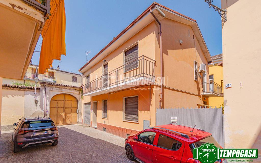 casa indipendente in vendita a Tortona in zona Centro Storico