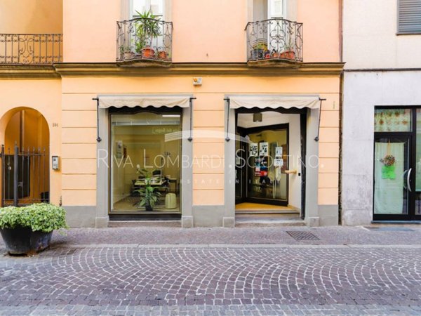 negozio in vendita a Tortona in zona Centro Storico