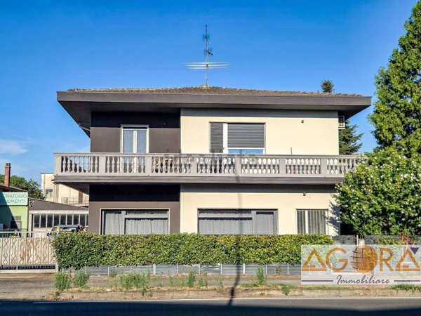 casa indipendente in vendita a Tortona in zona San Bernardino