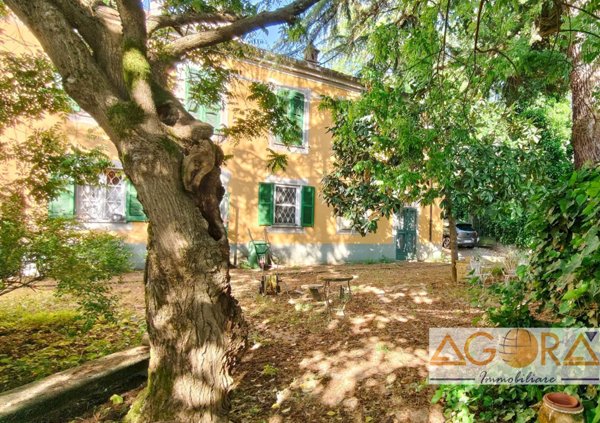 casa indipendente in vendita a Tortona in zona Castello