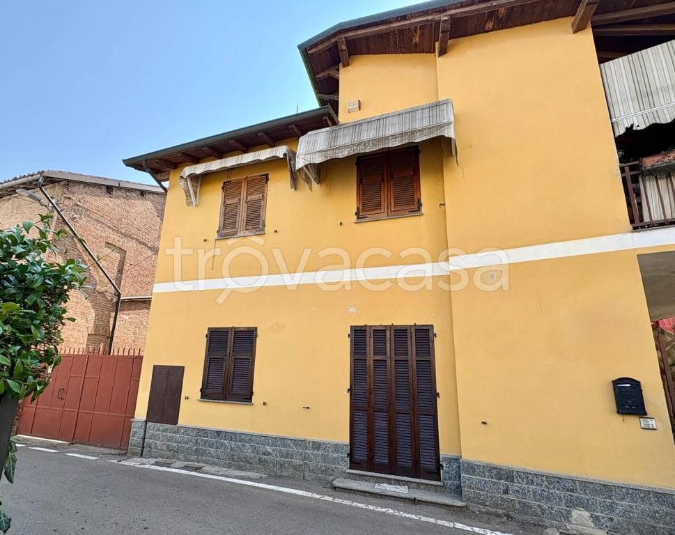 locale commerciale in vendita a Tortona in zona Castellar Ponzano