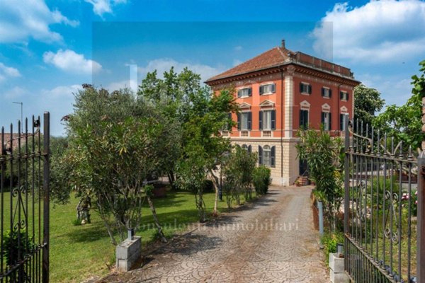 casa indipendente in vendita a Tortona in zona Centro Storico