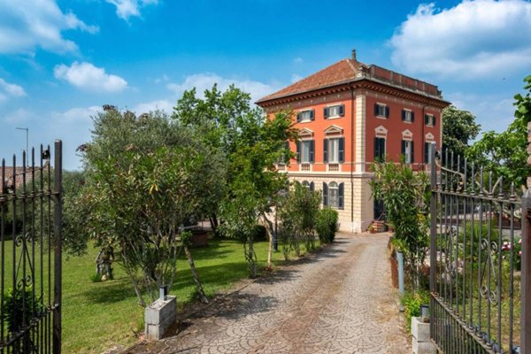 villa in vendita a Tortona in zona Centro Storico