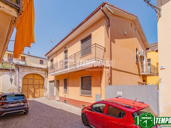 casa indipendente in vendita a Tortona in zona Centro Storico