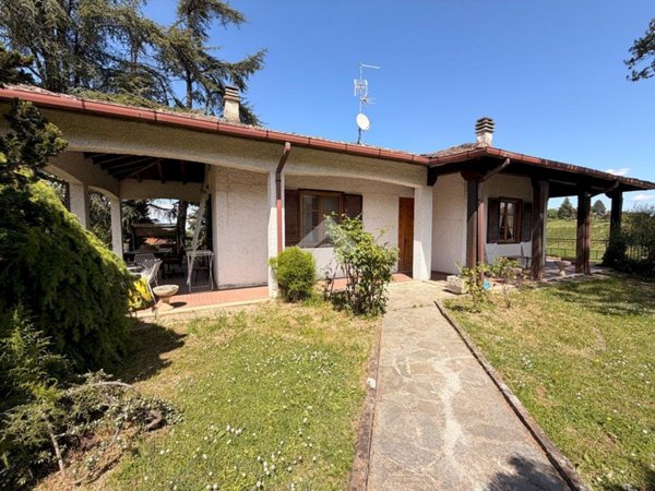 casa indipendente in vendita a Tortona