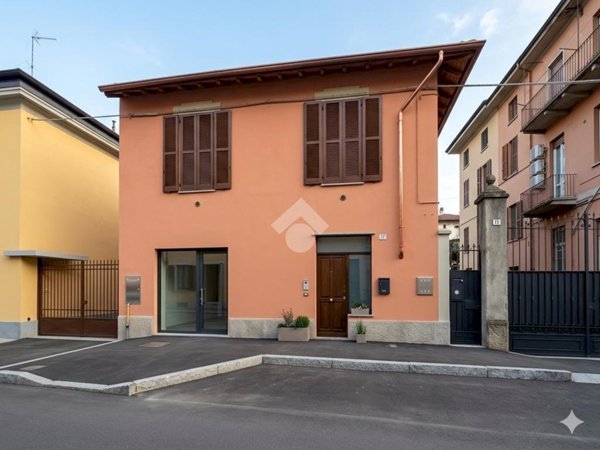 casa indipendente in vendita a Tortona