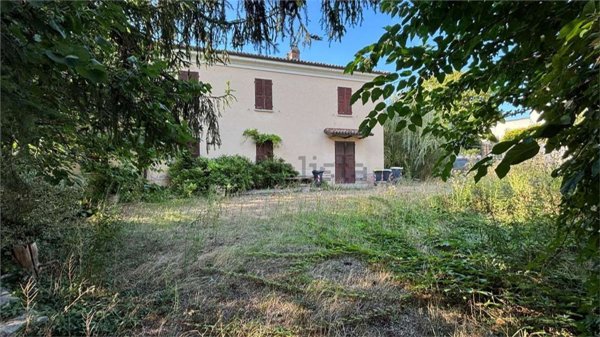 casa indipendente in vendita a Tortona
