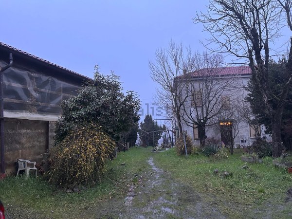 casa indipendente in vendita a Tortona in zona Castello