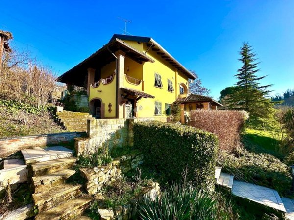 casa indipendente in vendita a Tortona in zona Castello