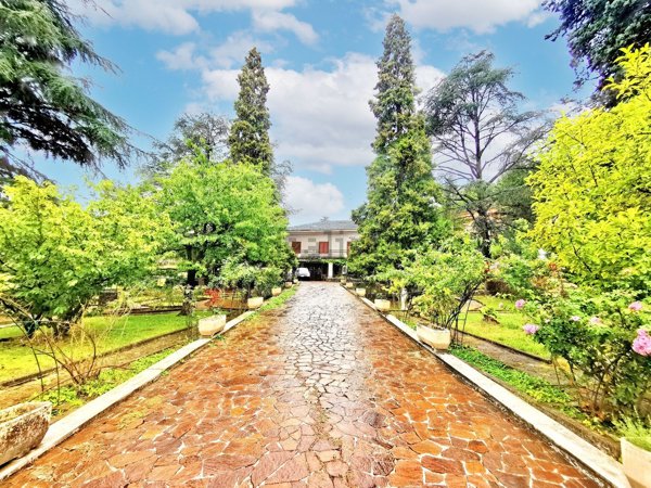 casa indipendente in vendita a Tortona in zona Castello