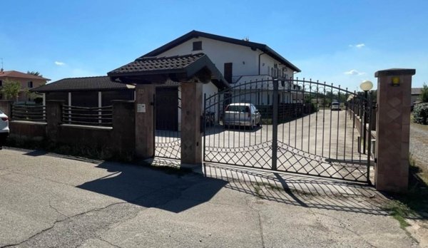 appartamento in vendita a Tortona in zona Rivalta Scrivia