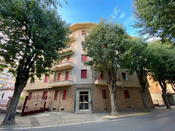 appartamento in vendita a Tortona in zona San Bernardino