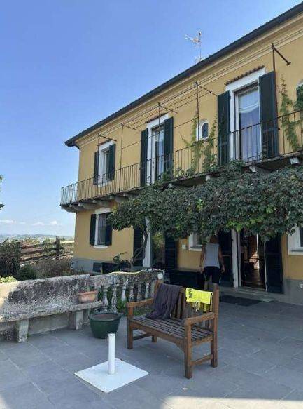 casa indipendente in vendita a Tortona