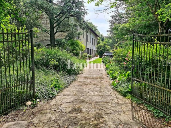 casa indipendente in vendita a Treville