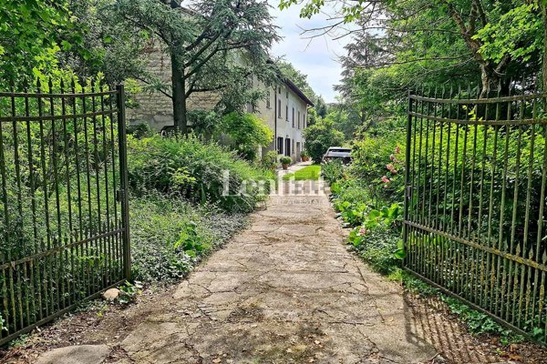 casa indipendente in vendita a Treville