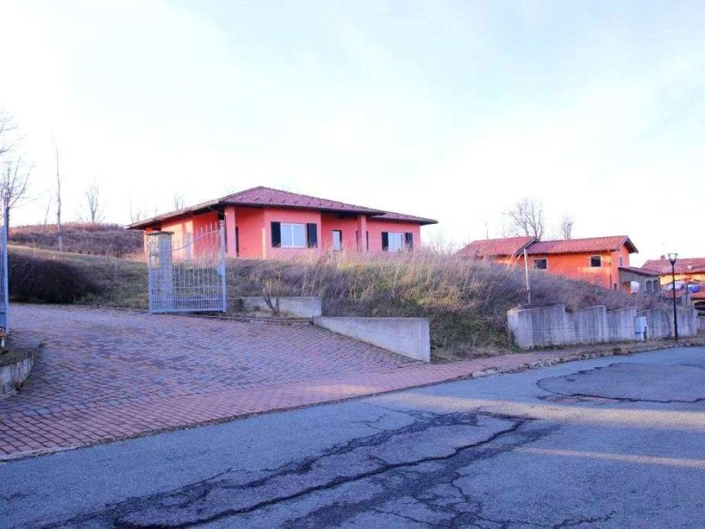 casa indipendente in vendita a Trisobbio