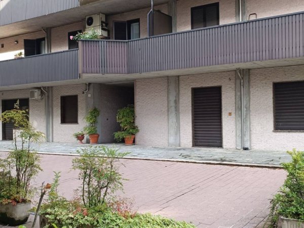 negozio in vendita a Valenza