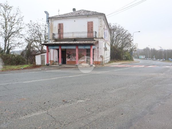 casa indipendente in vendita a Valenza