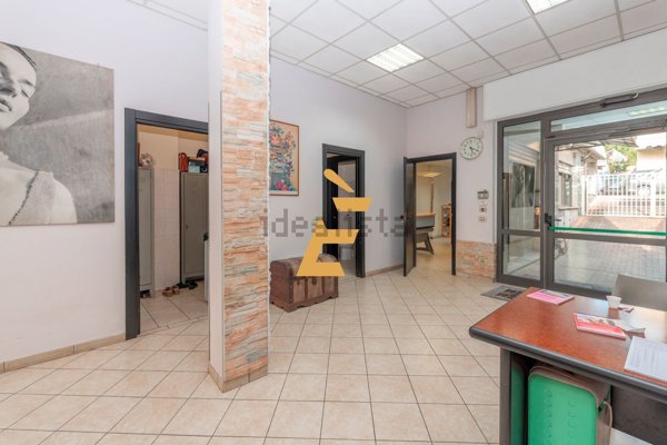 ufficio in vendita a Valenza