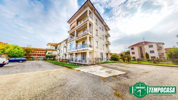 negozio in vendita a Valenza