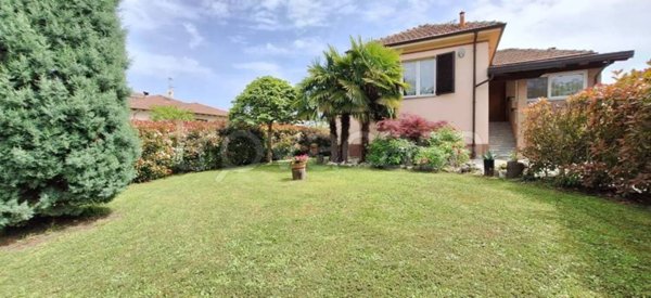 casa indipendente in vendita a Valenza