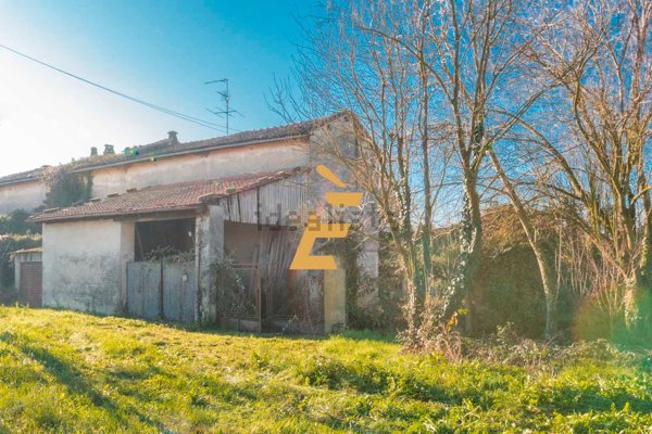 pentavano in vendita a Valenza