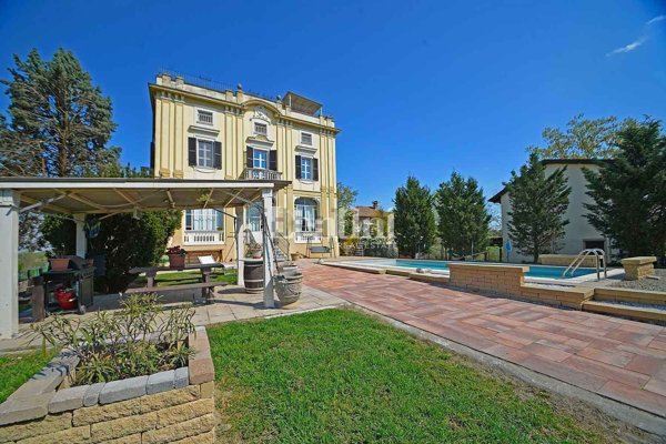 casa indipendente in vendita a Valenza