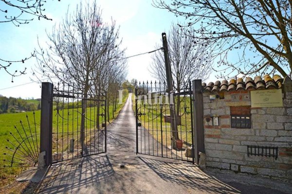 casa indipendente in vendita a Valenza