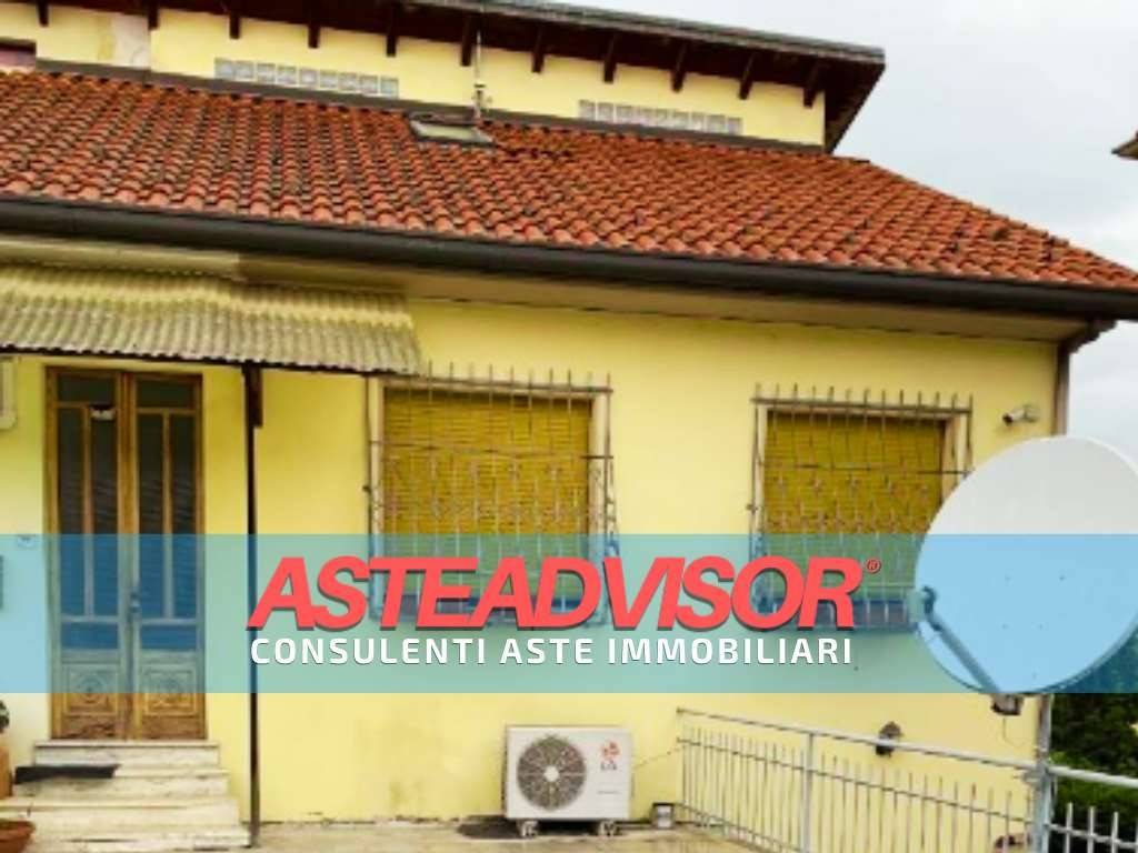 casa indipendente in vendita a Valenza