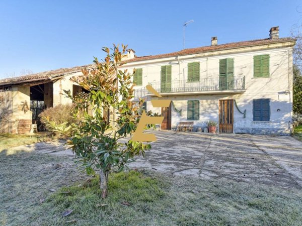 casa indipendente in vendita a Valenza