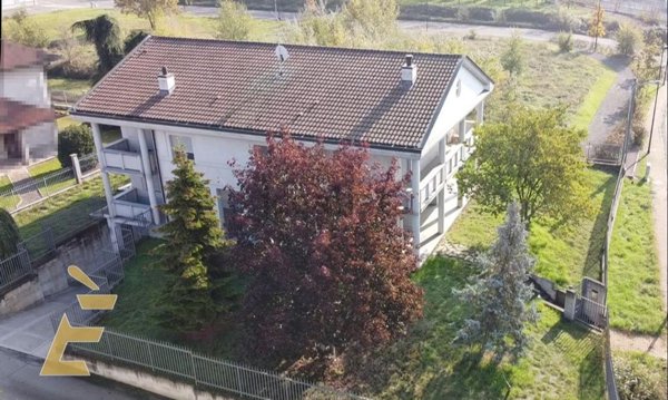 casa indipendente in vendita a Valenza