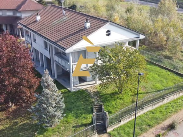 casa indipendente in vendita a Valenza