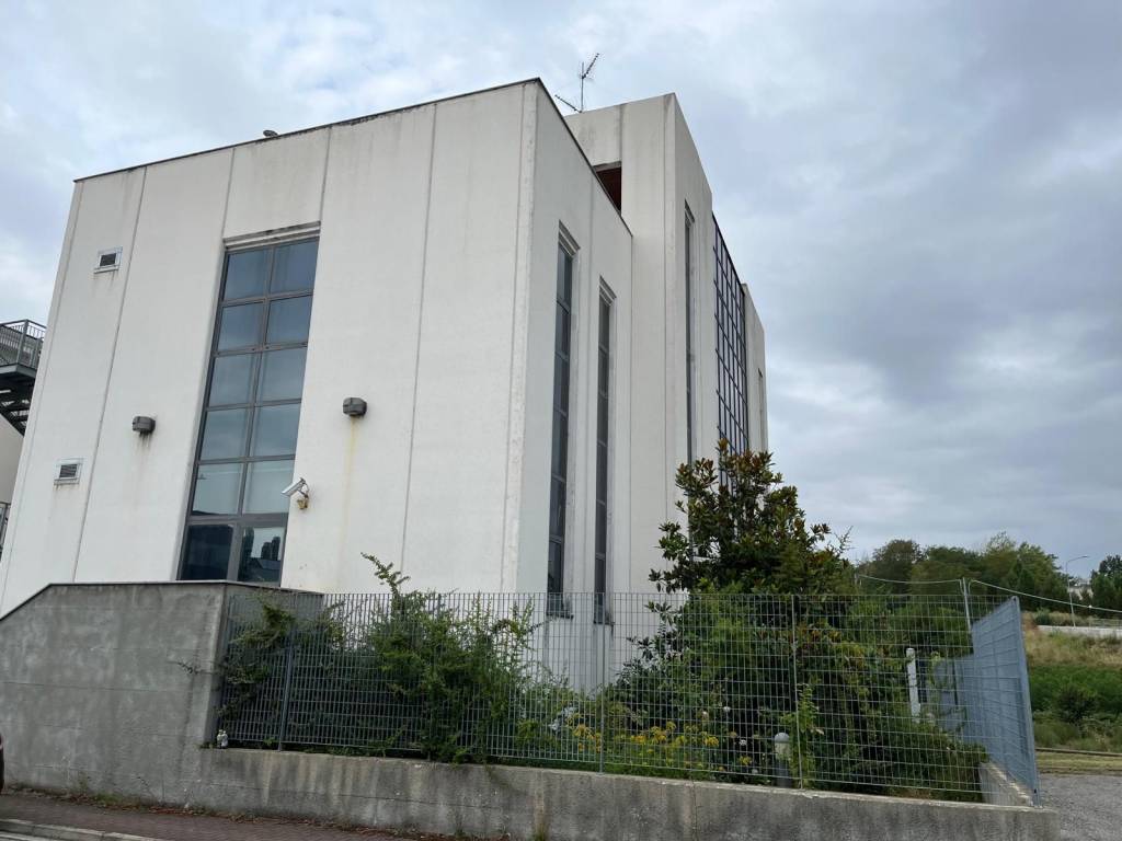 intera palazzina in vendita a Valenza