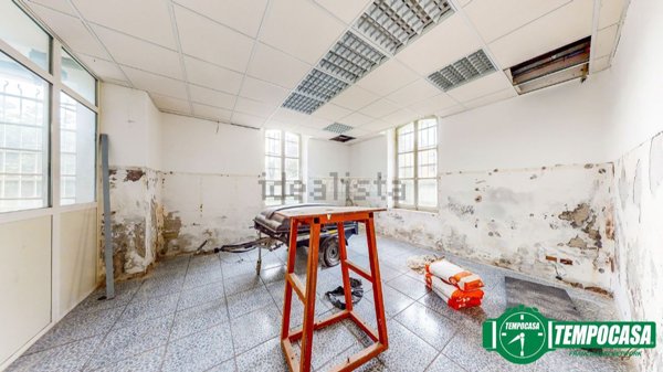 locale commerciale in vendita a Valenza