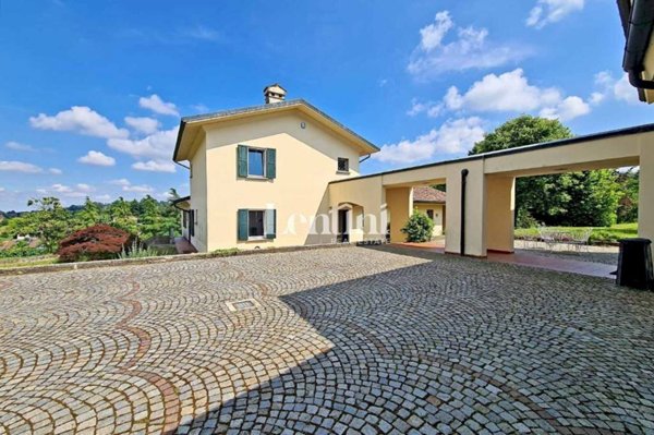 casa indipendente in vendita a Valenza