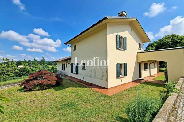 casa indipendente in vendita a Valenza