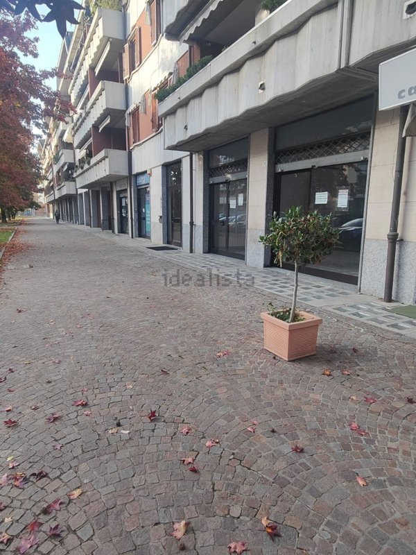 locale commerciale in vendita a Valenza
