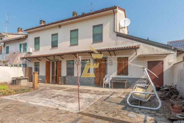 casa indipendente in vendita a Valenza