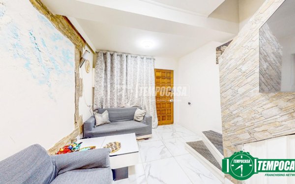 casa indipendente in vendita a Valenza