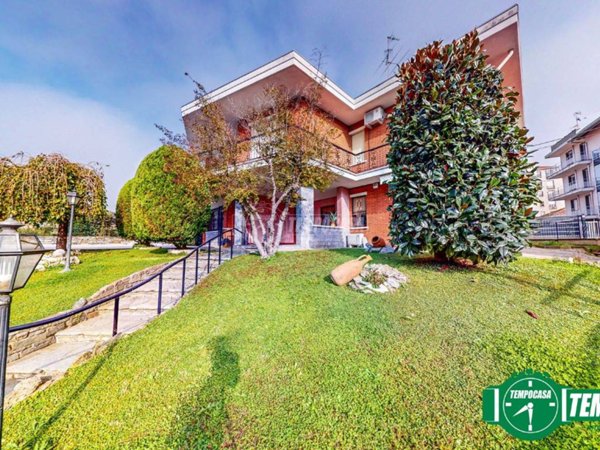 casa indipendente in vendita a Valenza